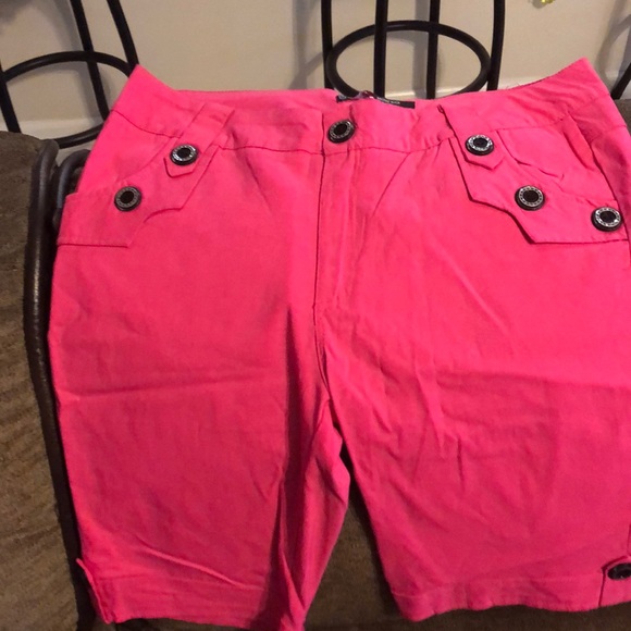 Female shorts - Picture 4 of 9